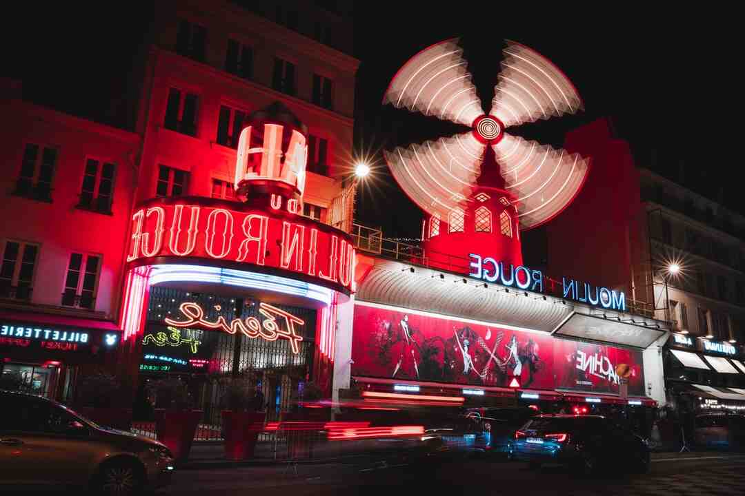 Quelle est l’origine du Moulin Rouge ?